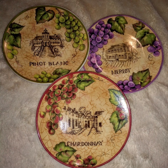 3 porcelain treasures winery plates - Picture 4 of 8